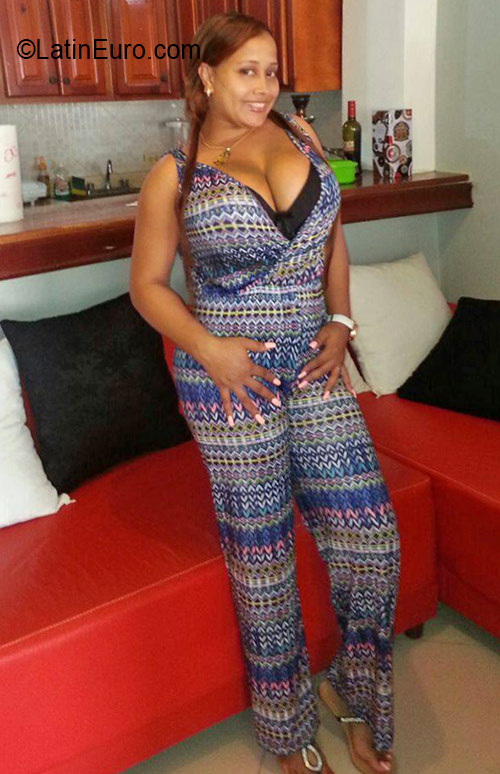 Date this young Dominican Republic girl Carmen from Santo Domingo DO26221