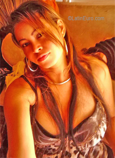 Date this charming Dominican Republic girl Karolay from Santiago DO26301