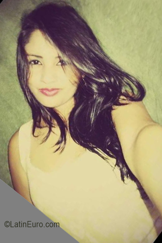 Date this lovely Honduras girl Claudia from San Pedro Sula HN2248