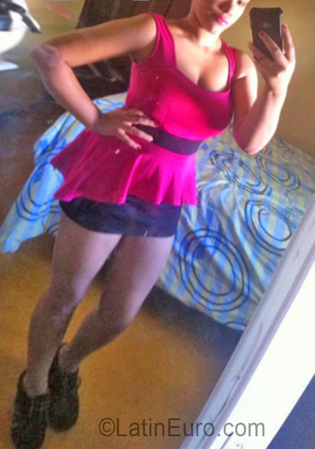 Date this voluptuous Dominican Republic girl Idiany from Santiago DO26314