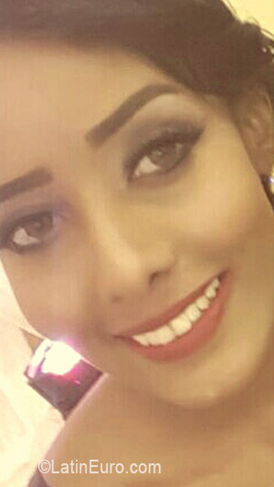 Date this sensual Saudi Arabia girl Moona from Al Khobar SA29