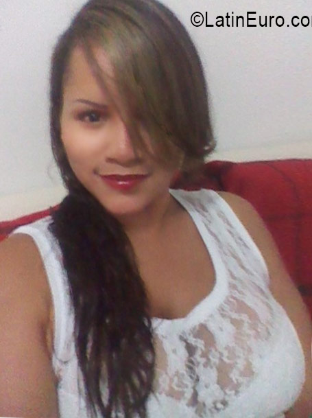 Date this voluptuous Colombia girl Karen from Cartagena CO19380