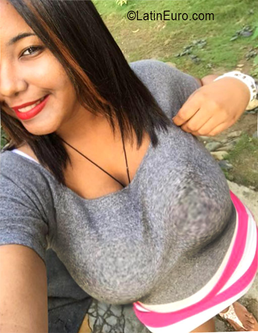Date this athletic Dominican Republic girl Ariedny from Santo Domingo DO26445