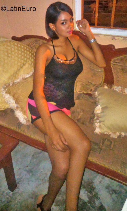 Date this happy Dominican Republic girl Steph from Santo Domingo DO26447