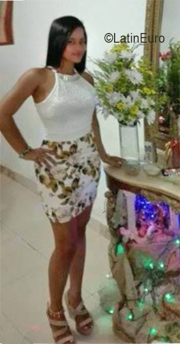 Date this young Colombia girl Mariela from Barranquilla CO19446
