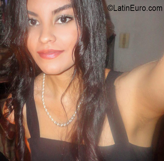 Date this attractive Colombia girl Katherine from Bogota CO19492