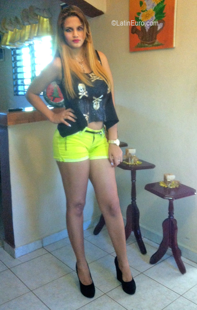 Date this nice looking Dominican Republic girl Sandra from Santiago DO26530