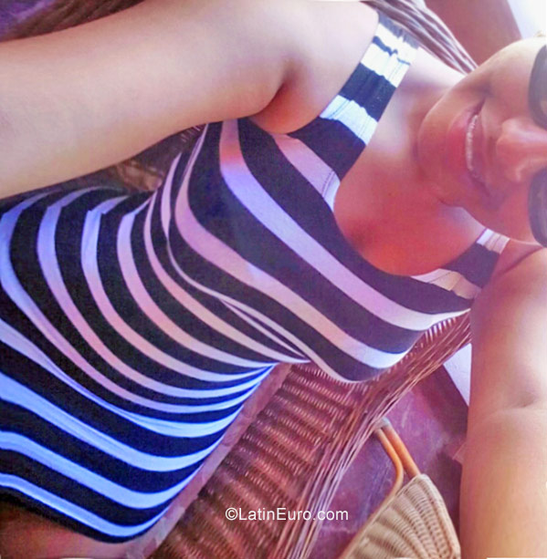 Date this stunning Dominican Republic girl Nicole from Santo Domingo DO26596