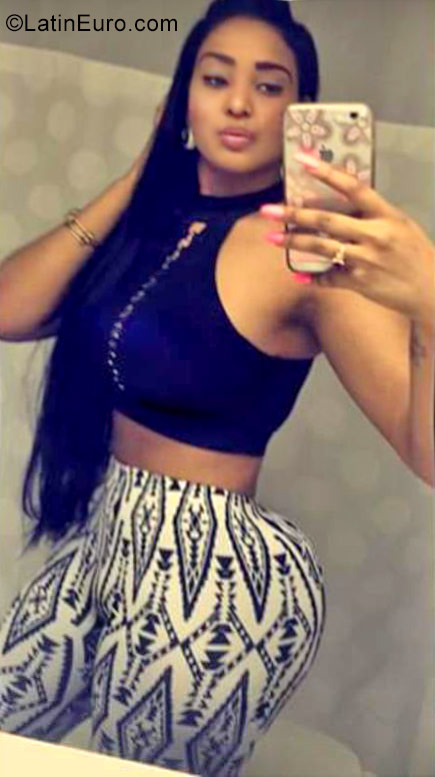 Date this stunning Dominican Republic girl Fior from Santiago DO26608