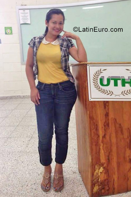 Date this attractive Honduras girl Julieta from Tegucigalpa HN2272
