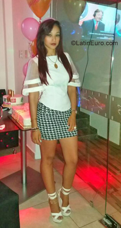 Date this good-looking Dominican Republic girl Yuresan from Santiago DO26633
