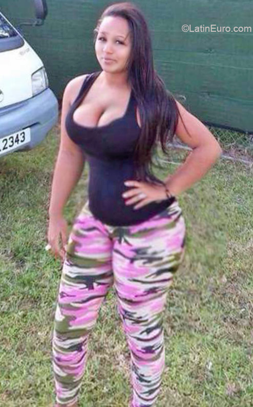Date this athletic Dominican Republic girl Katherine from Puerto Plata DO26703