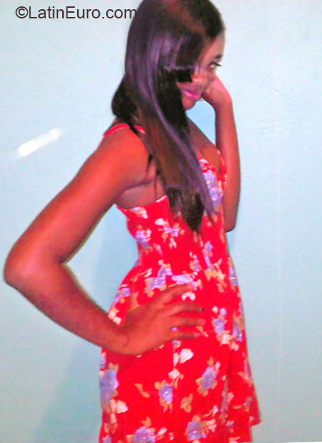 Date this georgeous Jamaica girl Shevele from Kingston JM2359