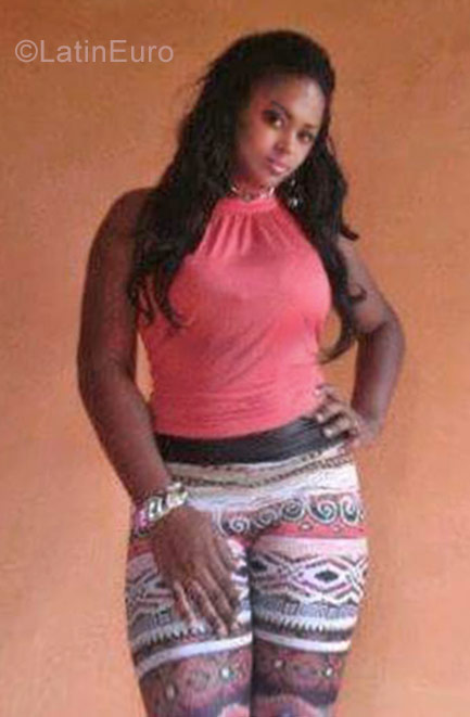 Date this happy Jamaica girl Ana7824721 from Montego Bay JM2365