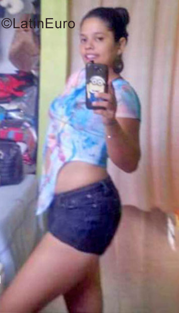 Date this funny Dominican Republic girl Desiree from Santo Domingo DO26832