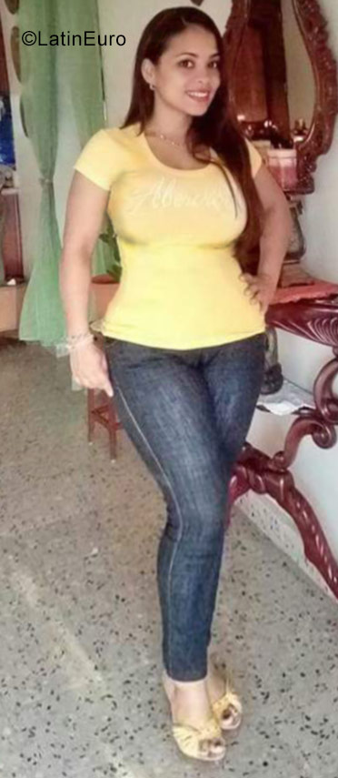 Date this beautiful Dominican Republic girl Denny from  DO26857