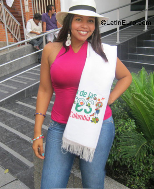Date this funny Colombia girl Alma from Bucaramanga CO19752