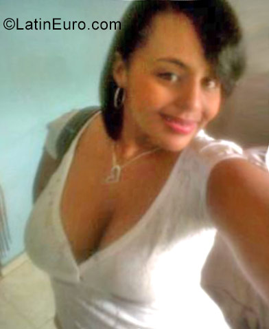 Date this sensual Dominican Republic girl Karina from Santo Domingo DO26874