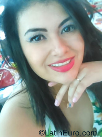 Date this attractive Colombia girl Sofia from Medellin CO19802