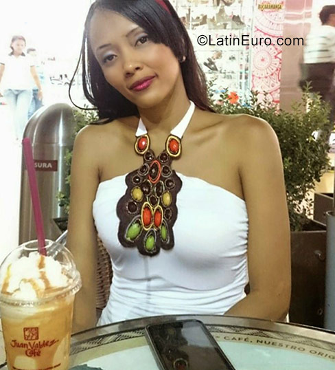 Date this cute Colombia girl Ester from Cartagena CO19806