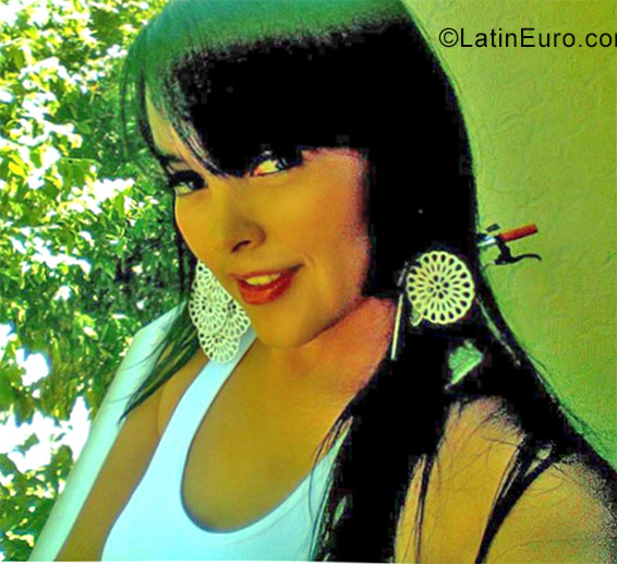 Date this voluptuous Colombia girl Carolina from Neiva CO19840