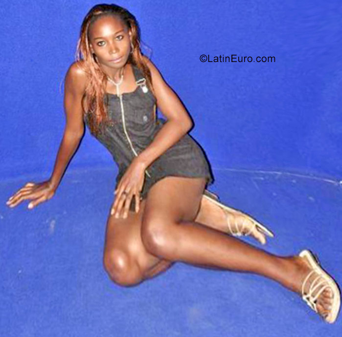 Date this foxy Cameroon girl Merveilled jordanie from Yaounde CM249