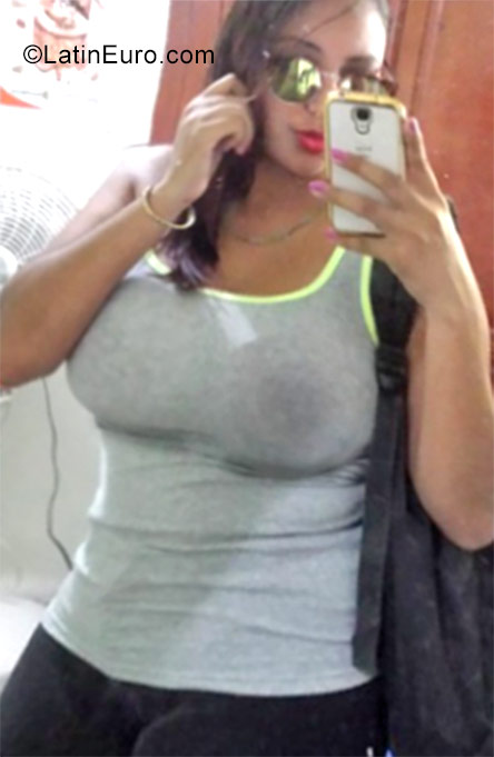 Date this hot Dominican Republic girl Andreina from Santiago DO27034