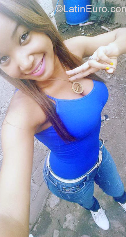 Date this nice looking Dominican Republic girl Alexandra from La Romana DO27038