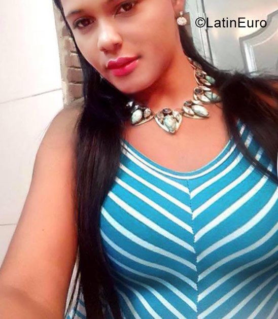 Date this sensual Dominican Republic girl Luna from Puerto Plata DO27039
