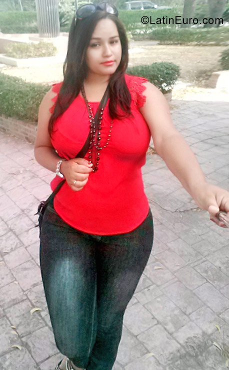 Date this good-looking Dominican Republic girl Yenilda from Santo Domingo DO27051