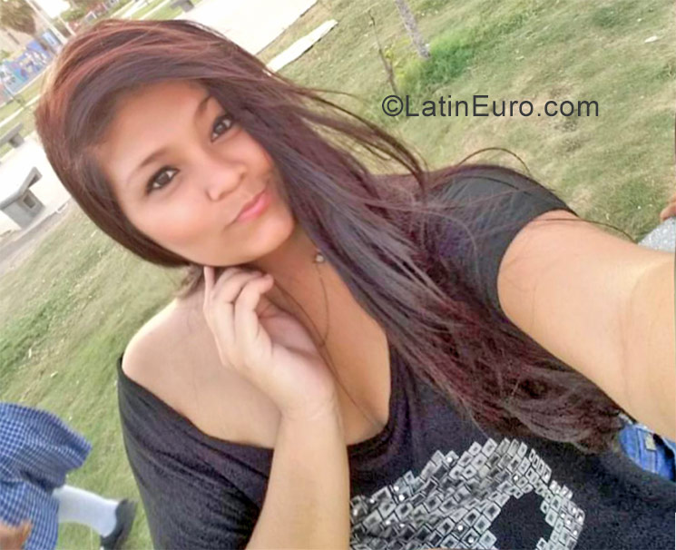 Date this georgeous Colombia girl Julieth from Barrancabermeja CO19946