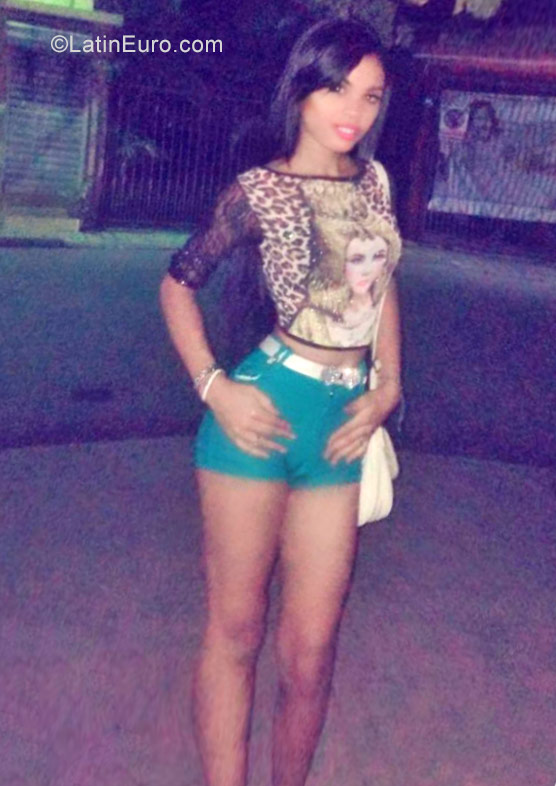 Date this beautiful Dominican Republic girl Yoelnne from Mao Valverde DO27213