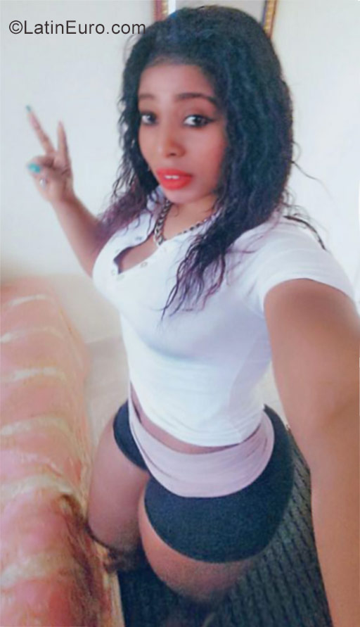 Date this pretty Haiti girl Christina from Port-au-Prince HT77