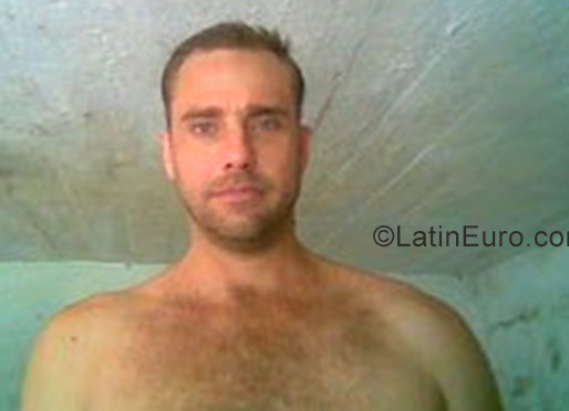 Date this gorgeous Brazil man Adriano from Porto Alegre BR9878