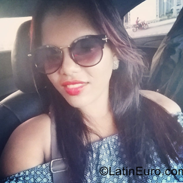 Date this young Dominican Republic girl Vicky from La Romana DO27264