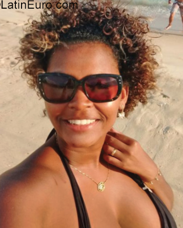 Date this good-looking Brazil girl Libna from Rio De Janeiro BR9880