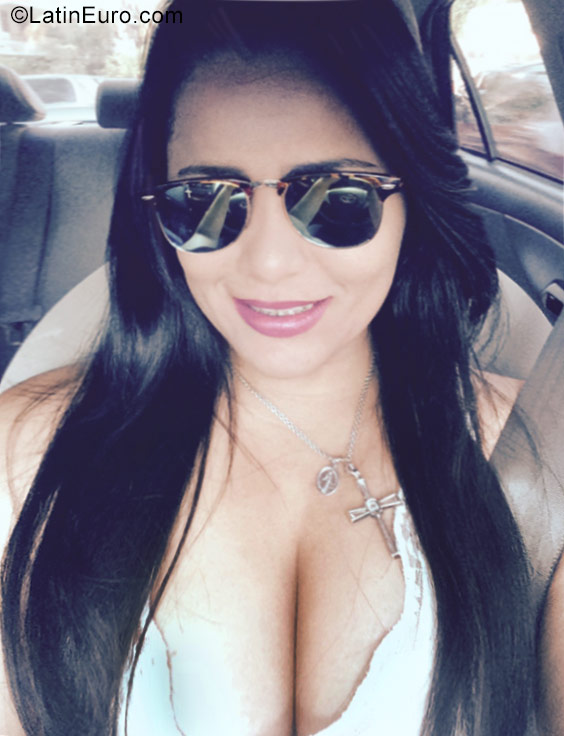 Date this beautiful Dominican Republic girl Diana from Santo Domingo DO27342