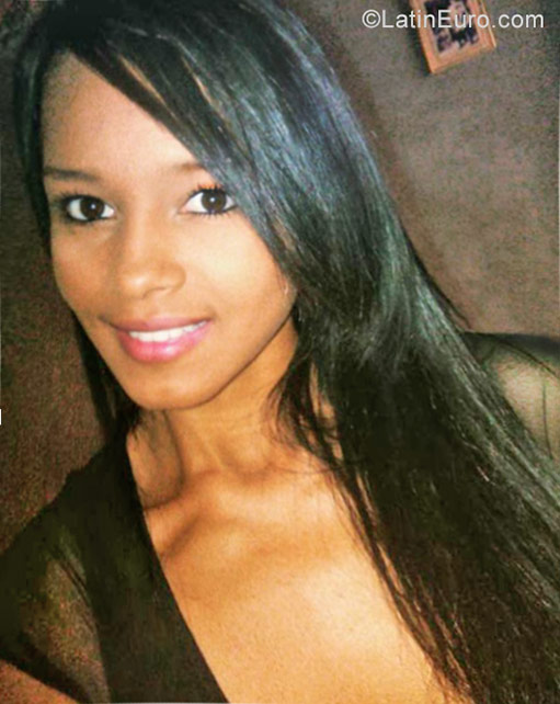Date this good-looking Colombia girl Diana from Medellin CO20200