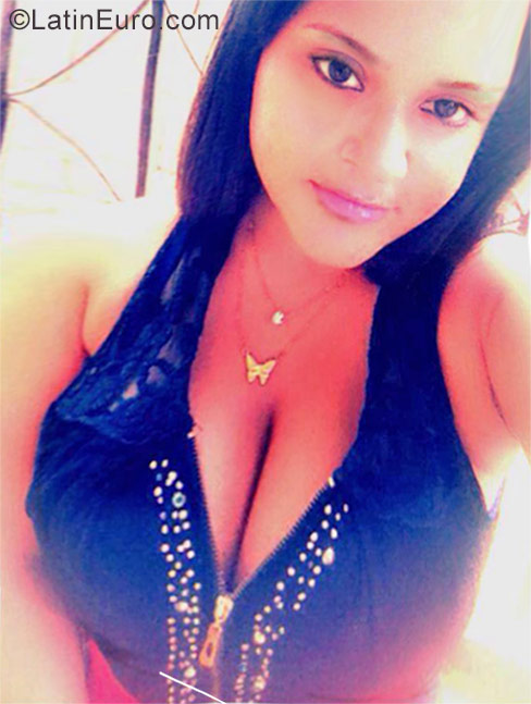 Date this lovely Dominican Republic girl Yakeira from Santiago DO27390