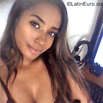 Date this athletic Colombia girl Lola from Cali CO22208