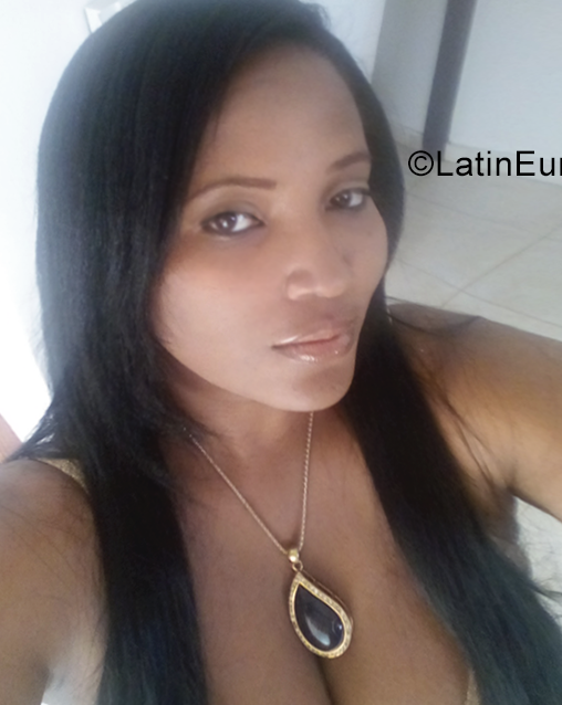 Date this hard body Dominican Republic girl Miguelina from Santiago DO27476