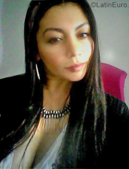 Date this gorgeous Colombia girl Soraya from Bogota CO20297