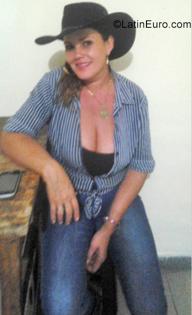 Date this nice looking Colombia girl Sandra from Medellin CO20325