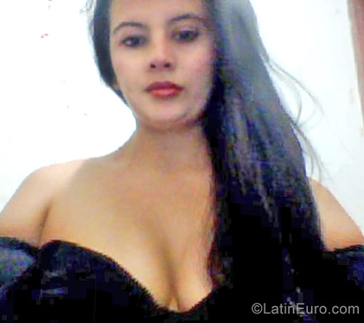 Date this voluptuous Colombia girl Andrea from Medellin CO20340