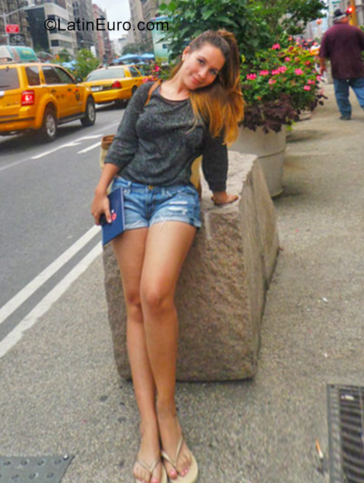 Date this young Colombia girl Kelly Valencia from Bogota CO20348