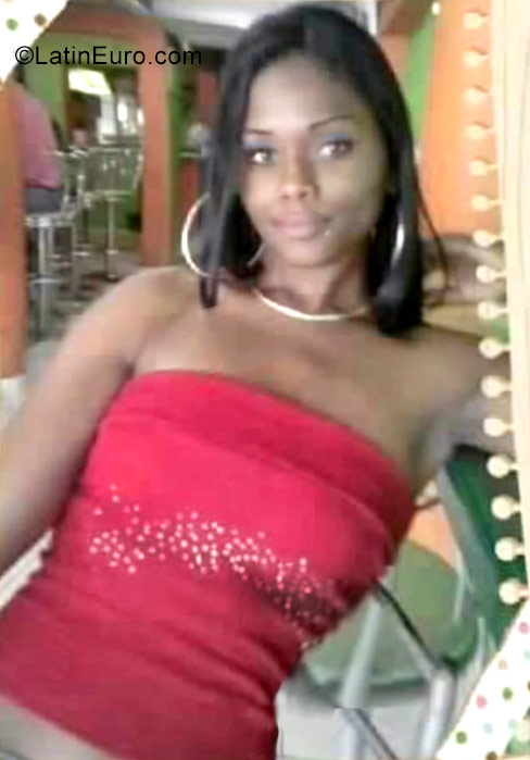 Date this lovely Dominican Republic girl Yohana from Santo Domingo DO27529