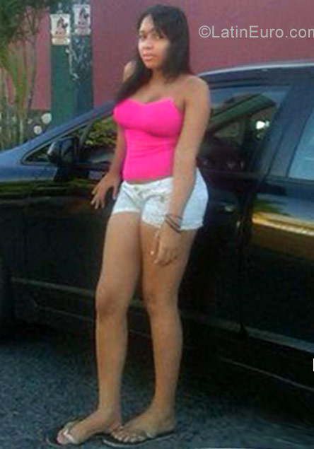 Date this athletic Dominican Republic girl Meridania from Santo Domingo DO27601