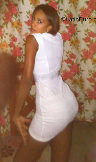 Date this hot Dominican Republic girl Luchi from Santo Domingo DO27600