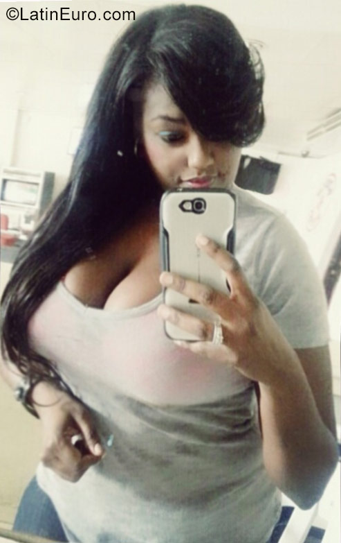 Date this athletic Dominican Republic girl Luz from Santo Domingo DO27863