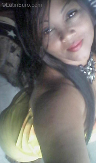 Date this good-looking Dominican Republic girl Haida from Santo Domingo DO27889